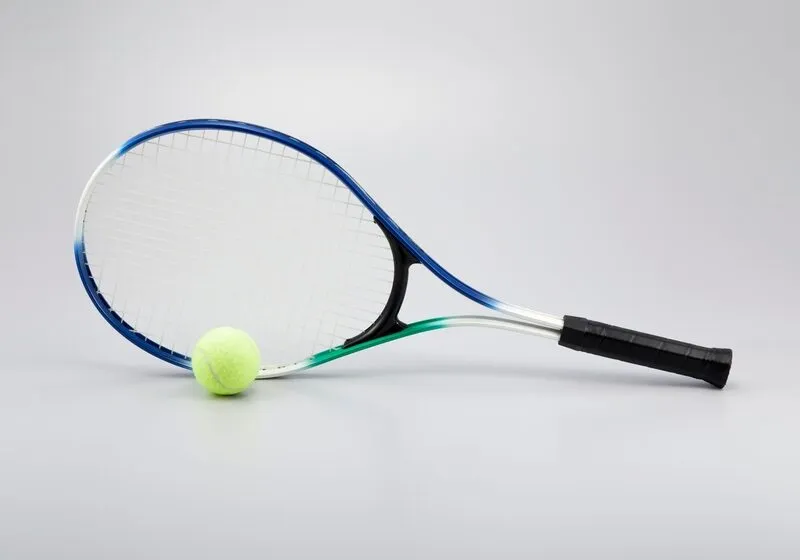 cách quán cán vợt tennis