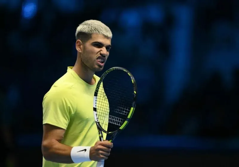 Carlos Alcaraz khai vợt hoàn hảo